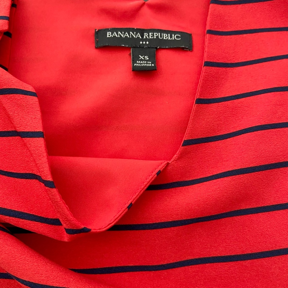 Banana Republic Sleeveless V-neck Top - Picture 4 of 4